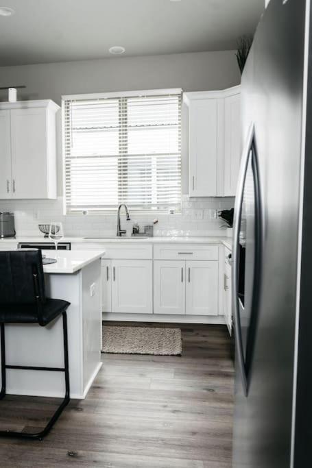 New Luxury Townhome Youngsville エクステリア 写真